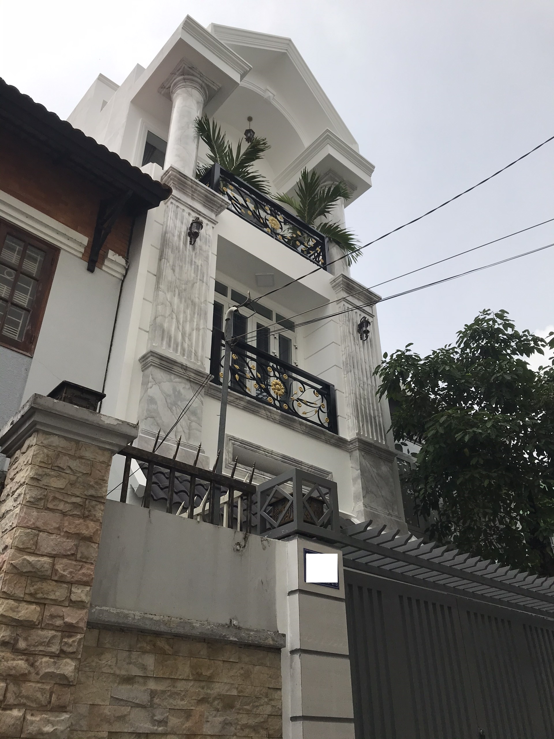 Bán nhà đẹp 3 tầng ở liền trước tết. Mặt tiền đường Lê Lai, gần chợ Hoàng Hoa Thám, Tân Bình