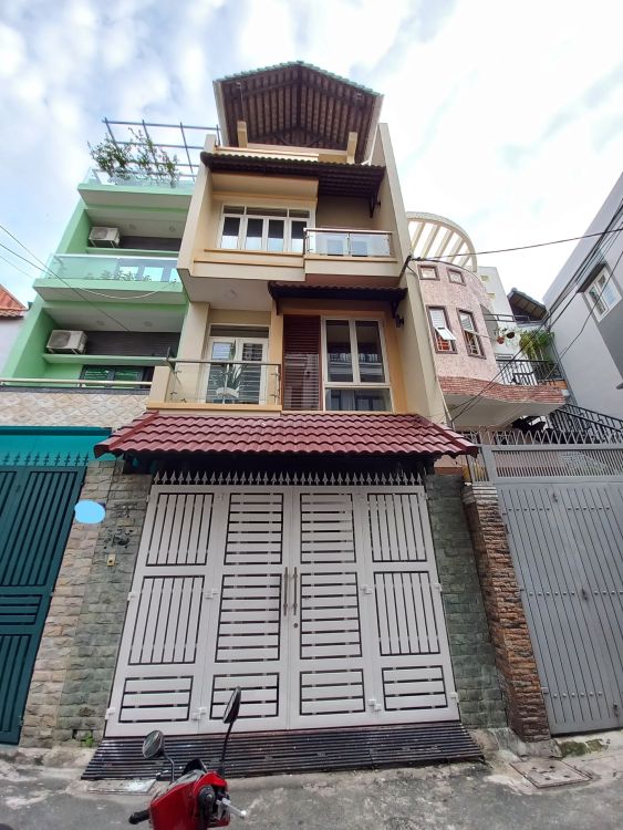 Cần bán gấp căn nhà HXH đường Nguyễn Hồng Đào, diện tích lớn: 4.6 x 19m, 3 lầu (có sân thượng), 12.2 tỷ TL
