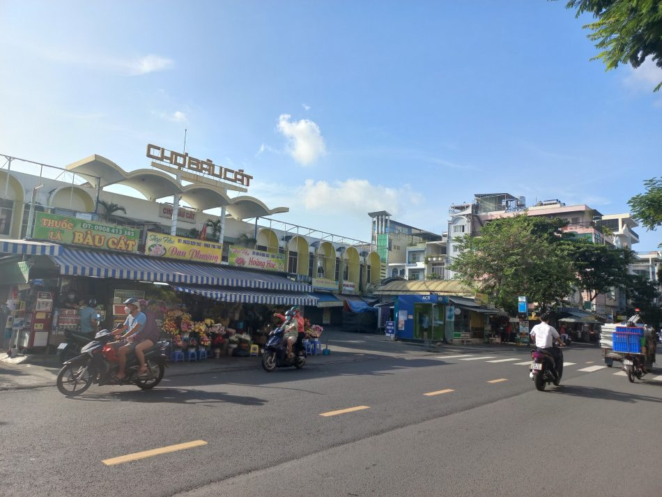 Chợ Bàu Cát trên đường Nguyễn Hồng Đào, Tân Bình
