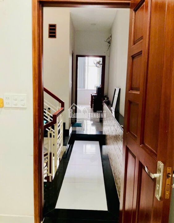 Ba Vân 4 x14 Giá 14 tỷ.jpg8