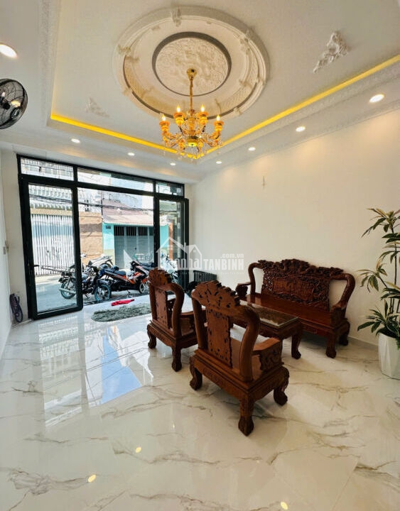 Nguyễn Thái Bình 4.2 x12 giá 13 tỷ.jpg7
