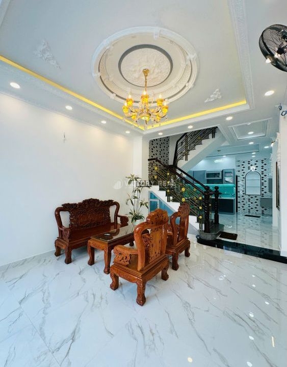 Nguyễn Thái Bình 4.2 x12 giá 13 tỷ.jpg8