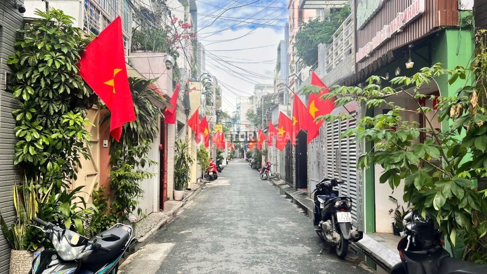 gen-h-z7183395401722_00a1c68c3ba6a117846ae12019e52bdc